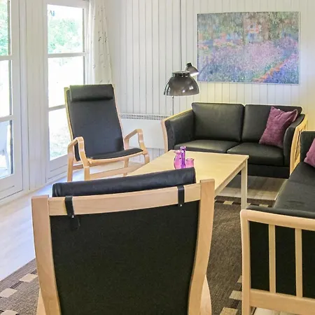 펜션 Stunning In Aakirkeby With Wifi