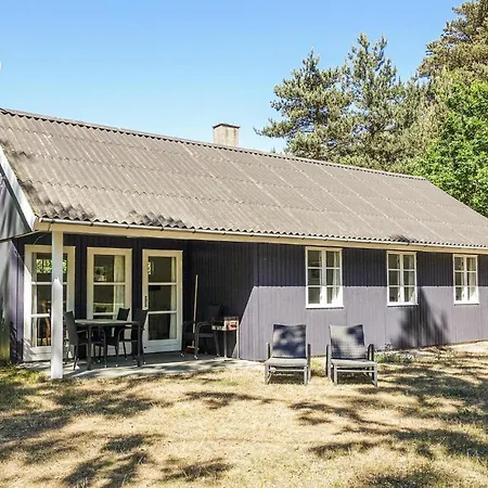 Pet Friendly In Aakirkeby With Kitchen *