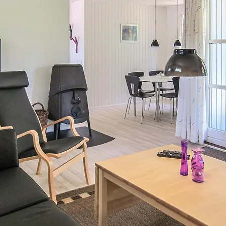 Stunning In Aakirkeby With Wifi Feriehus