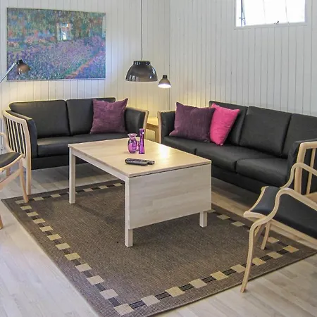 Stunning In Aakirkeby With Wifi * Vester Somarken