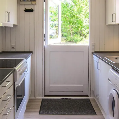 Holiday home Pet Friendly In Aakirkeby With Kitchen Vester Somarken
