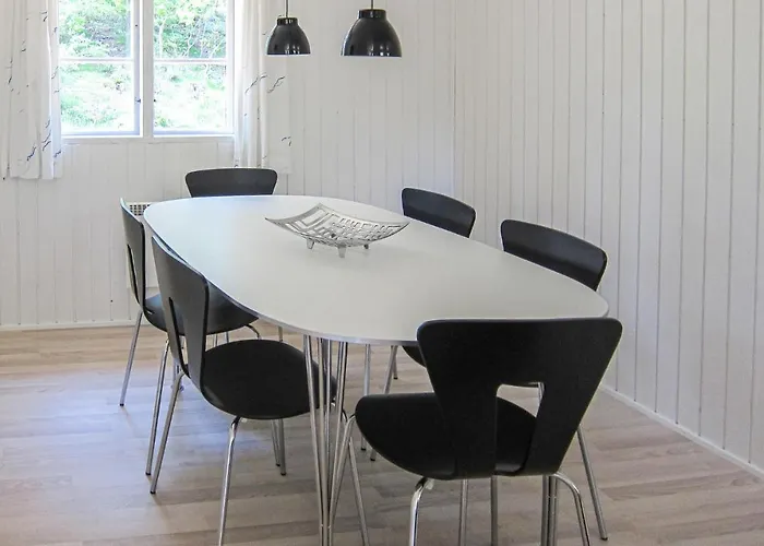 Stunning In Aakirkeby With Wifi Vester Somarken